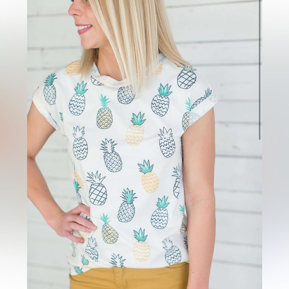 12PM by Mon Ami Soft Pineapple Short Sleeve Tee Shirt Women’s Small